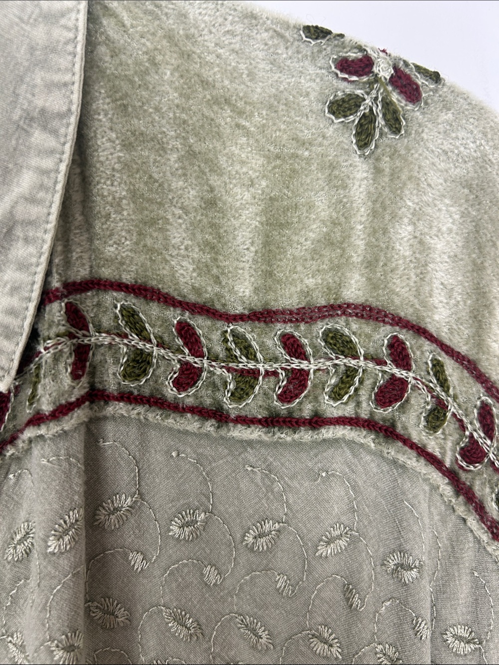 Young Threads Vintage Olive Embroidered Button-Front Top Size Large - Picture 5 of 8